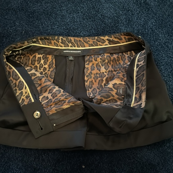 Express design studio shorts. Size 4 - Picture 3 of 5